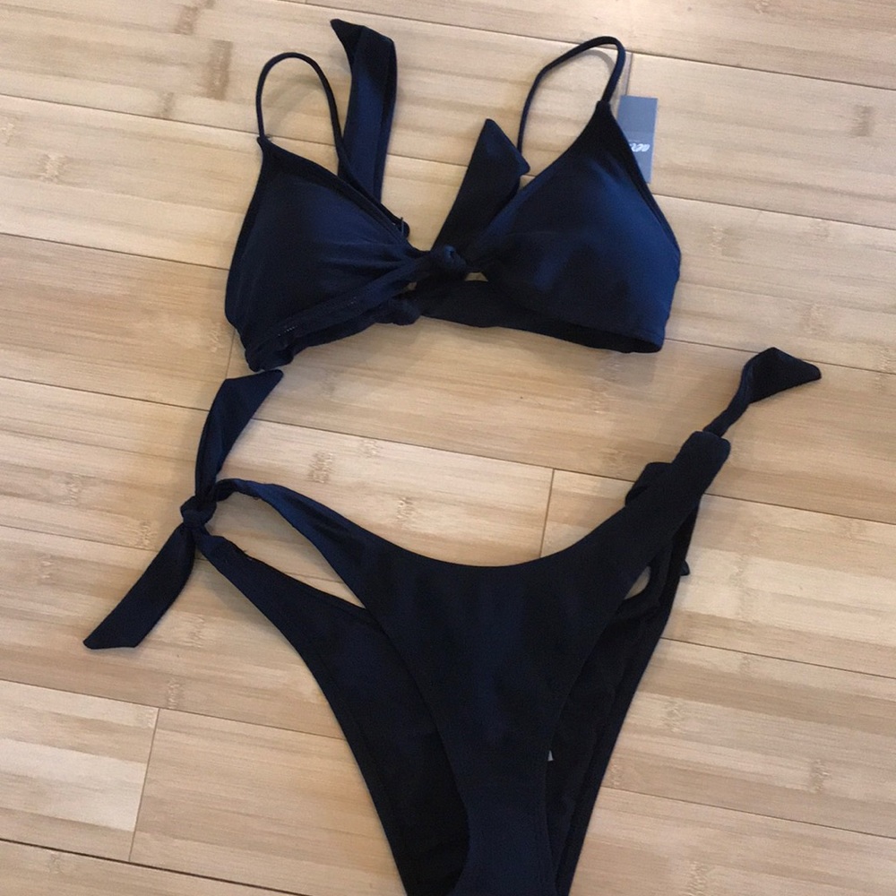 Two piece tie bikini AERIE SIZE MEDIUM NEVER WORN